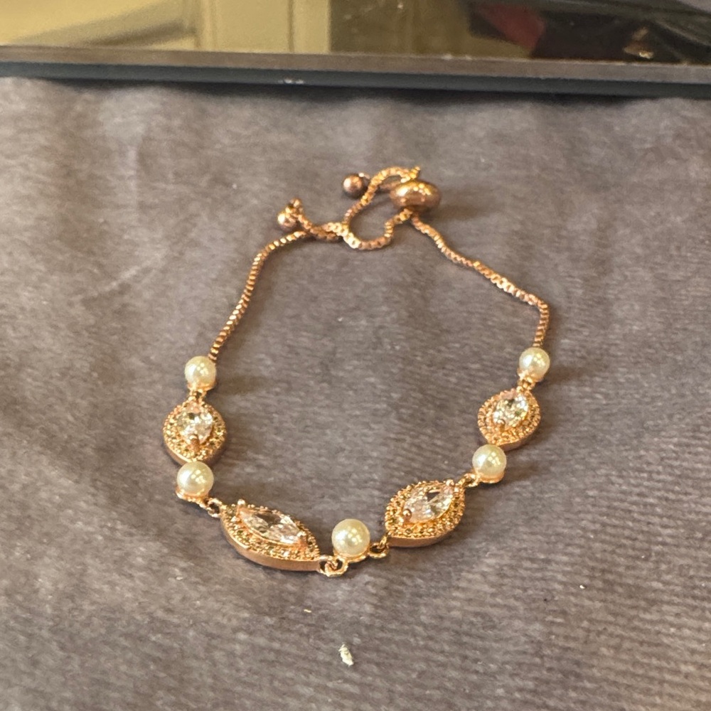 Elegant Rose Gold and Pearl Bracelet‎ slide bracelet